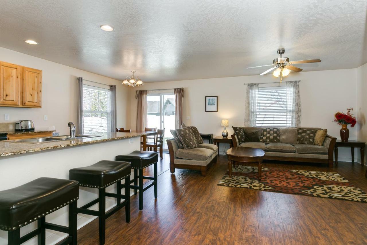 Gray Cloud Townhomes Meridian Extérieur photo